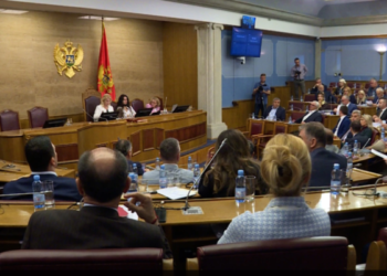 Parlamenti i Malit të Zi shkarkon dy ministra pro-perëndimorë