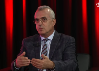 Dugolli thotë se vendimi për targat u mor në koordinim me SHBA-në