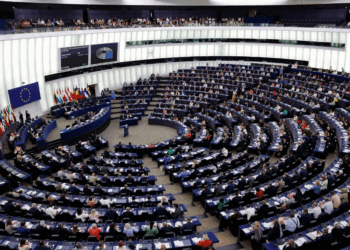 PE kërkon që Serbia të penalizohet për mosvënie të sanksioneve ndaj Rusisë