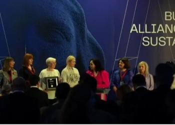 Osmani dekoron gratë e Ukrainës me çmimin presidencial të meritave