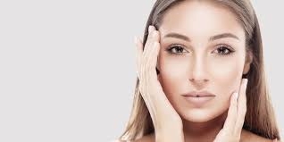 Kujdesi ndaj lëkurës, pesë hapat që duhet t’i bëni çdo mëngjes