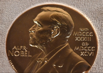 Një bjellorus, një organizatë ruse e një ukrainase fitojnë Nobelin për Paqe