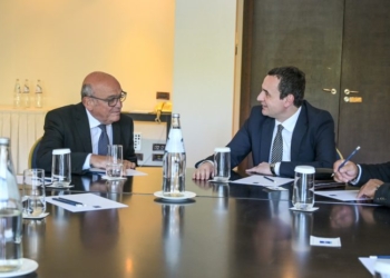 Kurti zhvilloi bisedë telefonike me të dërguarin e Britanisë për Ballkanin Perëndimor