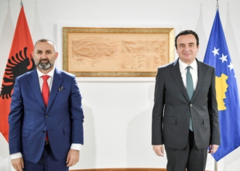 Kurti takon ministrin shqiptar të Drejtësisë, flasin për vettingun
