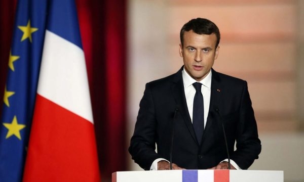 Reagon Macron pas dorëheqjes së kryeministres britanike