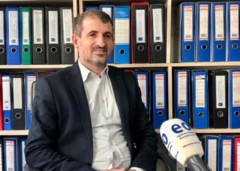 Miftaraj e quan të jashtligjshëm pezullimin e pagave për mësimdhënësit