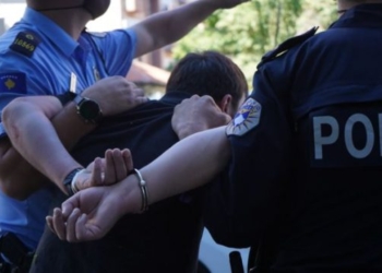 Pranoi se i vodhi çantën dhe paratë, arrestohet i dyshuari