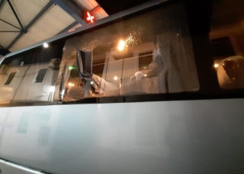 Qeveria e Kosovës dënon sulmin ndaj autobusit kosovar në Serbi