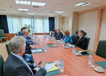 Ministrja Hajdari në Greqi diskuton për forcimin e lidhjeve ekonomike dhe tregtare