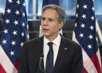 Blinken telefonoi edhe Vuçiqin, i kërkoi arritje të shpejt të marrëveshjes me Kosovën