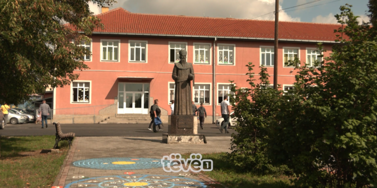 Mësojnë në shkollat paralele serbe, duan bursa nga shteti