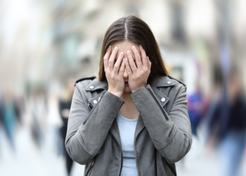 6 punë që mund t’i bëjnë njerëzit me fobi sociale