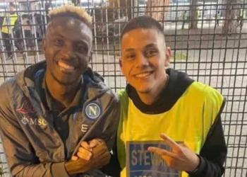 Një foto me Osimhen i kushtoi vendin e punës, sulmuesi i jep premtimin e madh djaloshit