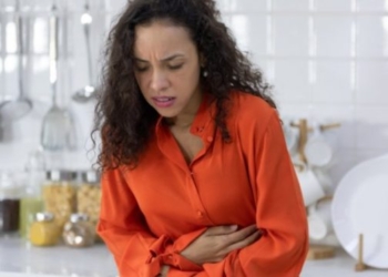 Tri arsyet kryesore pse ju dhemb stomaku pas ngrënies