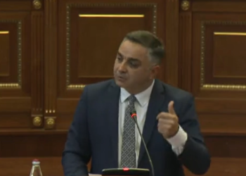 Tahiri kërkon pagesën e mësimdhënësve qysh sot