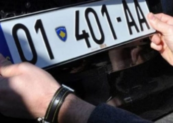 Petkoviq deklaron se serbët nuk i duan targat RKS, thotë se u ndërruan 2 nga 9 mijë