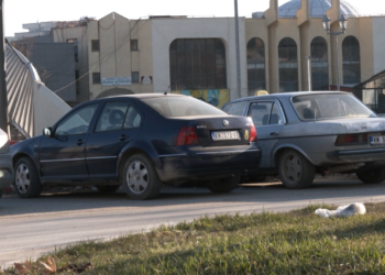 Ish-diplomatët thonë se Qeveria duhet ta shqyrtojë kërkesën e ndërkombëtarëve për targat