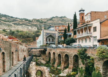 10 udhëtime të bukura që mund të bëni në vjeshtë