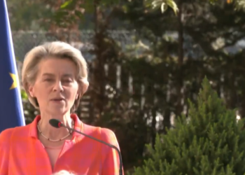 Von der Leyen flet për çështjen e targave: Rregullat janë të qarta