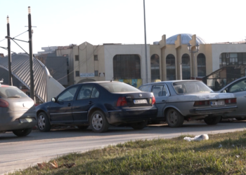 Mungon vullneti i qytetarëve serbë për riregjistrimin e makinave