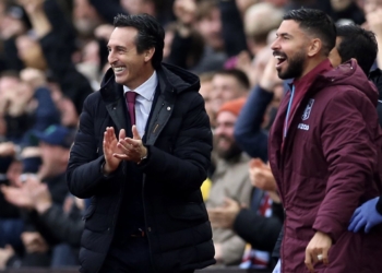 Emery me Aston Villën i japin “leksion” Unitedit, Newcastle i pandalshëm