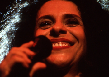 Vdes këngëtarja braziliane Gel Costa