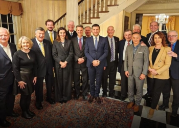 Krasniqi takon kongresmenë, ambasadorë e gjeneralë amerikanë thotë se për Kosovën miqësia me SHBA-në është e shenjtë