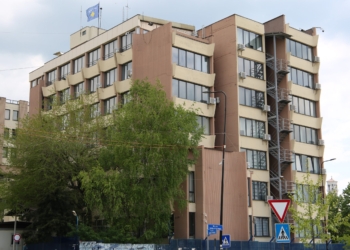 Aksion për kapjen e mashtruesve të “Call Center” në Kosovë, arrestohen 14 persona