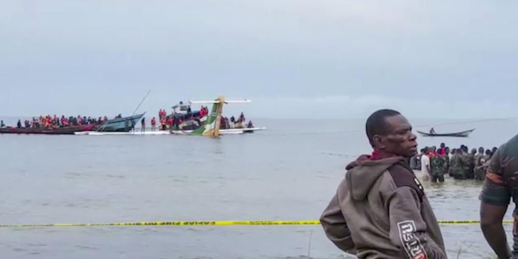 Avioni rrëzohet në një liqen në Tanzani, 19 të vdekur