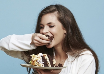 Rreziqet që vijnë nga konsumimi i tepërt i sheqerit