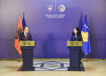 Begaj flet me presidenten Osmani për zhvillimet aktuale  