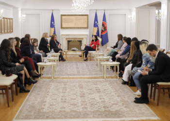 Presidentja Osmani takon gratë nga komuniteti rom, ashkali dhe egjiptian