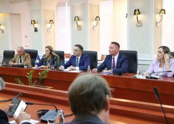 Grupi Parlamentar i AAK-së organizon tryezë diskutimi për Ligjin e Pagave