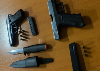 Policia sekuestron dy armë dhe një thikë në Prishtinë