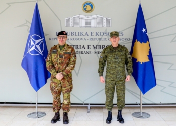 Jashari pret në takim komandantin e KFOR-it, diskutojnë për situatën aktuale