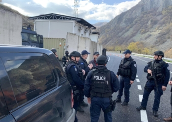 Sveçla viziton pikën kufitare në Jarinje dhe stacionin policor në Koshtovë