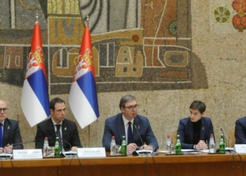 Vuçiq reagon pas seancës urgjente të Qeverisë: Nuk heqim dorë nga politika e paqes dhe stabilitetit