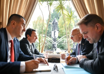 Kurti takon ambasadorin francez, i thotë se bojkoti i institucioneve nga serbët u nxit nga Beogradi