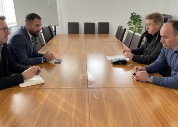 Elbert Krasniqi shkon në veri, viziton Zveçanin dhe Zubin Potokun