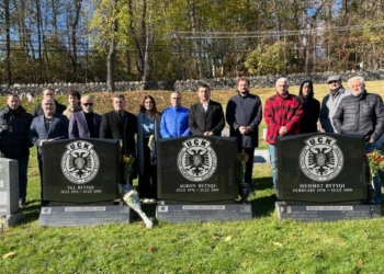 Krasniqi përfundon vizitën zyrtare në SHBA me homazhe pranë varreve të vëllezërve Bytyqi