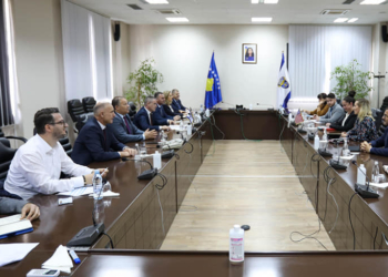 ​Një delegacion i ShBA-së viziton Policinë e Kosovës