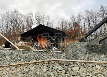 Nis rrënimi i vilave pa leje në Batllavë