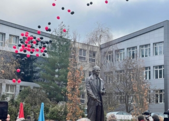 Shtatorja e Anton Çettës vendoset në hapësirat e UP-së, nuk ishte lejuar pranë katedrales