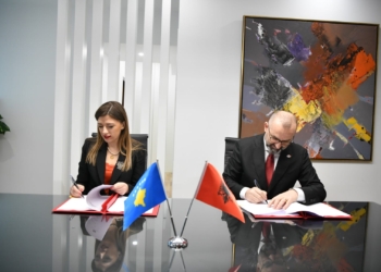 Kosova dhe Shqipëria nënshkruajnë dy marrëveshje në fushën e drejtësisë