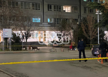 Gruaja e vrarë në oborrin e QKUK-së ishte 35–vjeçare, policia jep detaje