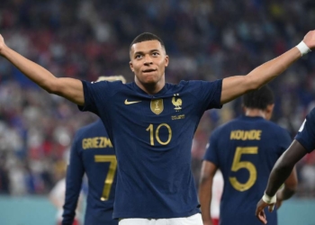 Mbappe i “dhuron” tre pikë të plota Francës