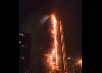 ​Një zjarr i madh përfshiu një rrokaqiell 35-katësh në Dubai