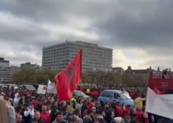 ​Shqiptarët protestojnë në Londër: Braverman të dorëhiqet, qeveria të kërkojë falje