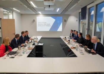 Kurti takoi drejtuesit e Bosch, Datagroup SE dhe Zeiss