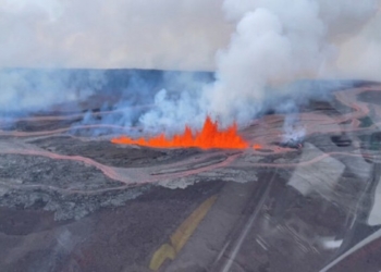 Vullkani më i madh në botë nxjerr llavë 60 metra në ajër: “Përgatituni për më të keqen”
